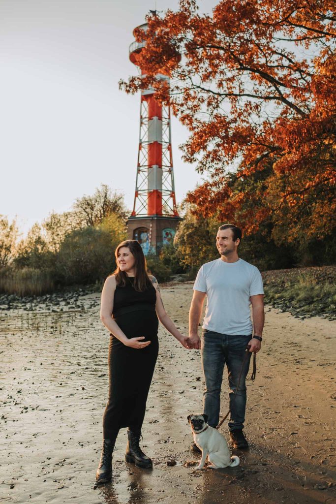 Babybauch-Shooting am Elbstrand in Hamburg