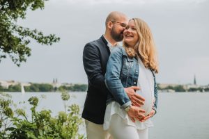 Babybauch-Shooting an der Alster