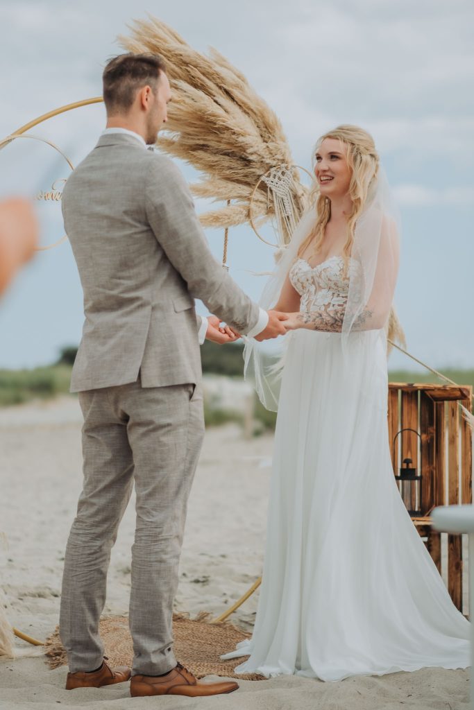 Hochzeit am Strand in Heiligenhafen fotografiert von Hochzeitsfotograf Schleswig-Holstein