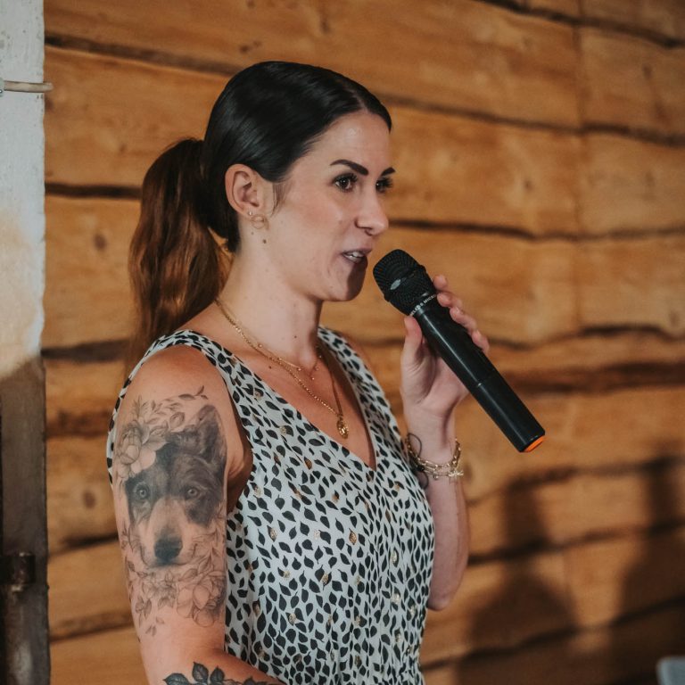 Traurednerin Alana Klein e1737117970933