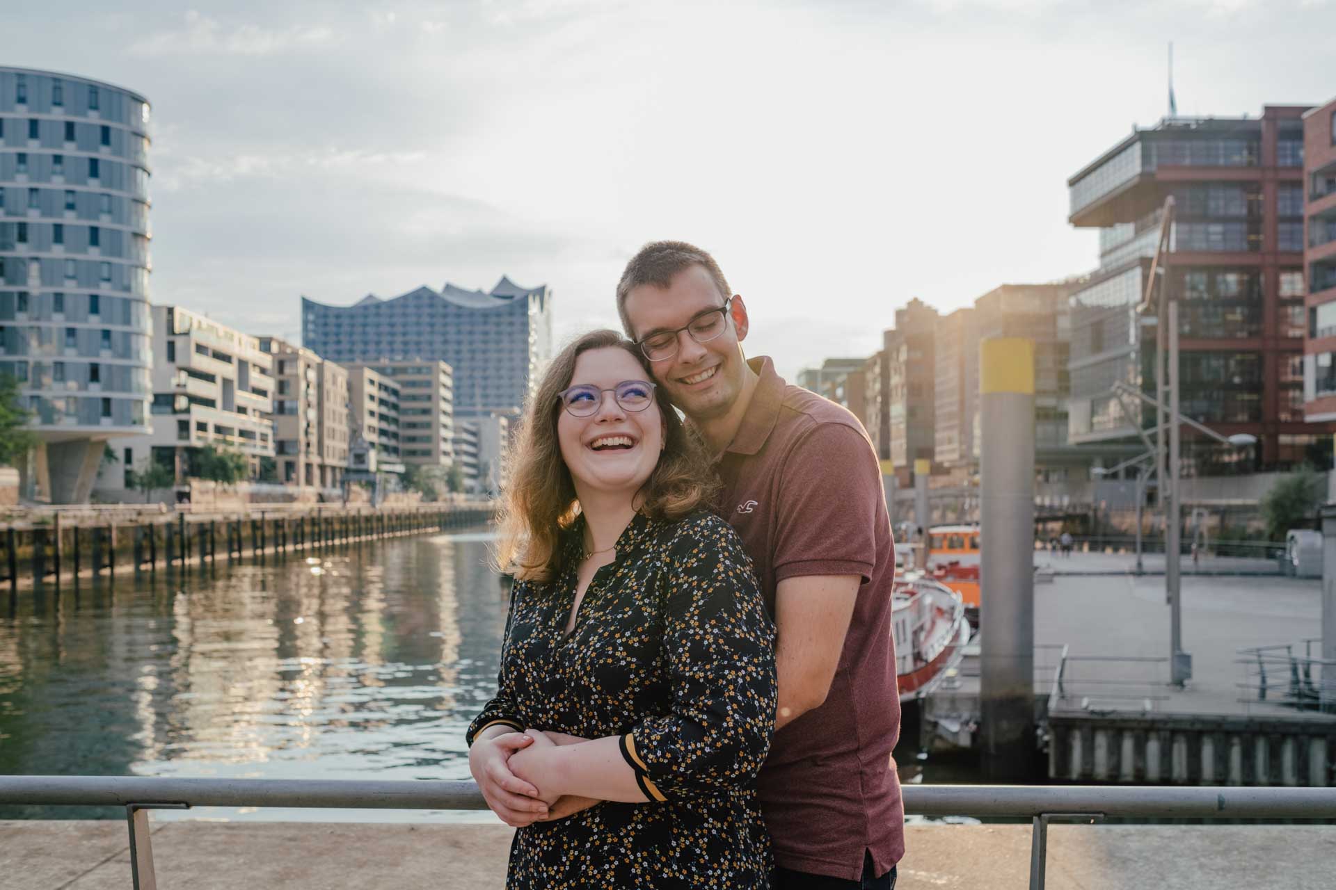 Fotoshooting Verlobung am Hafen Hamburg
